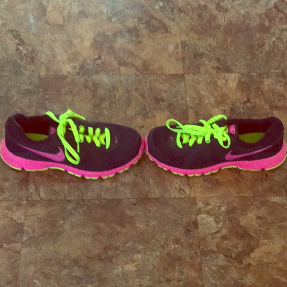 Nike Revolution 2 Sneakers